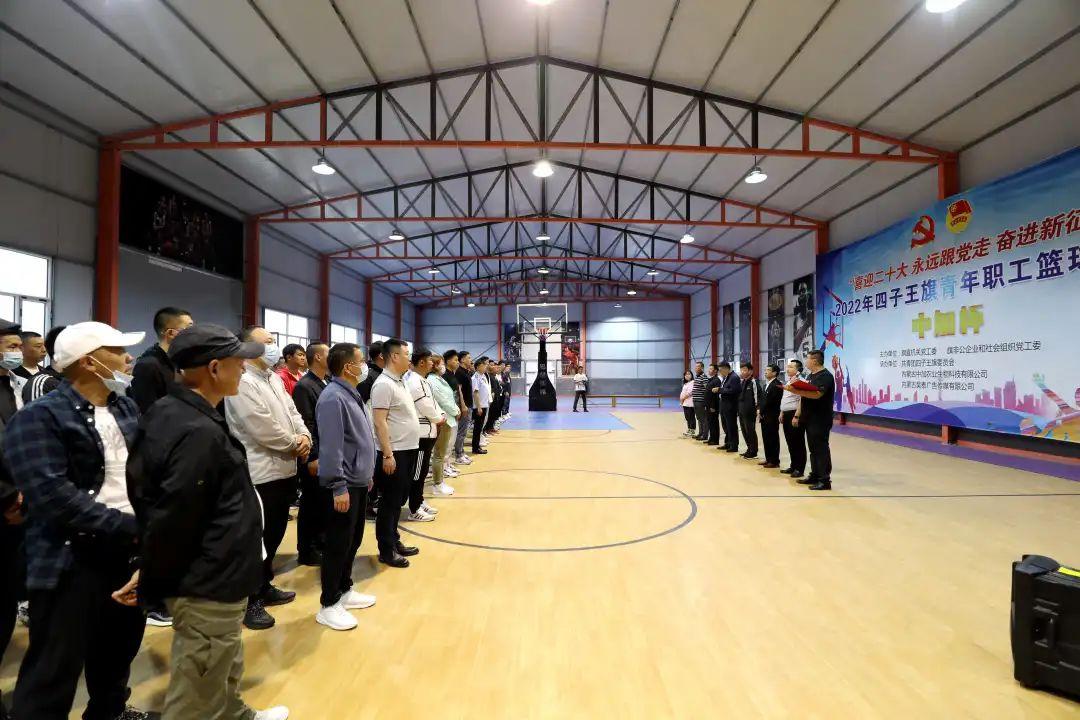 篮球赛场上的力量与变化，自信、成长的无限可能之旅